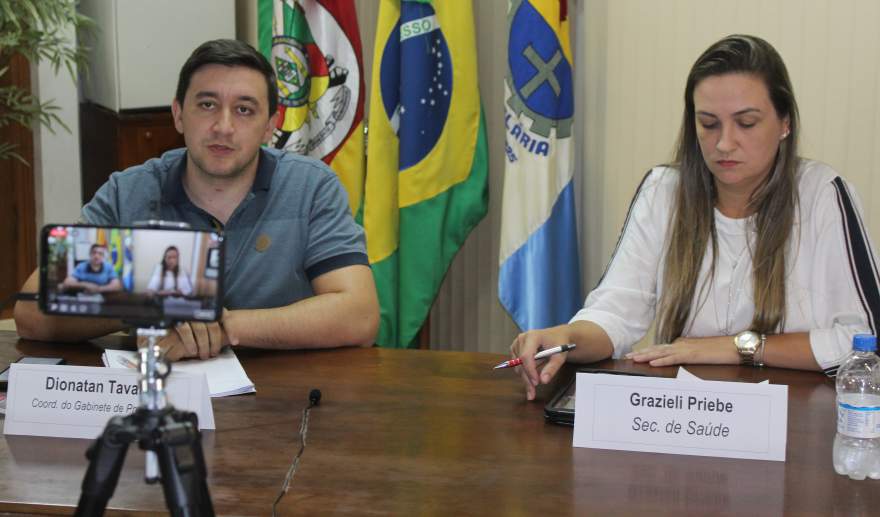 Secretária Grazieli apresentou os dados do boletim do dia durante transmissão ao vivo no Facebook 