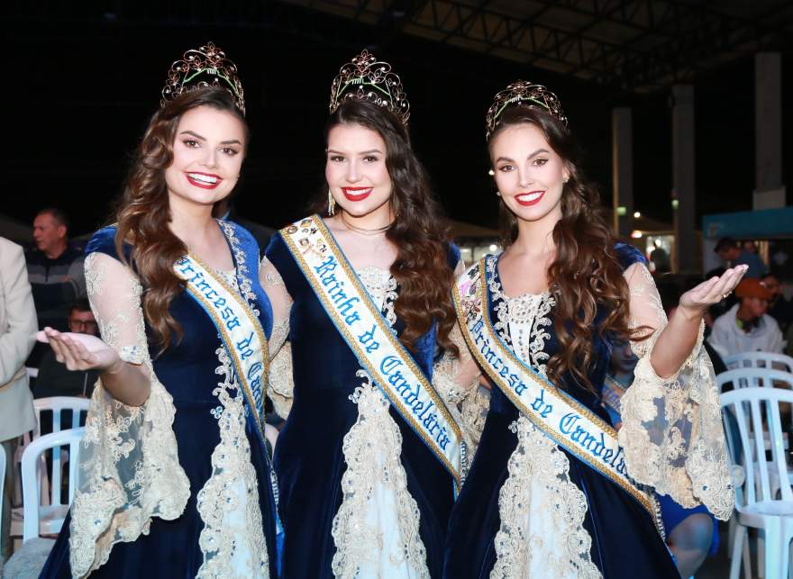  A Rainha Bruna Flores Steil e as princesas Paula Butzge e Isabel Bohrer Porto