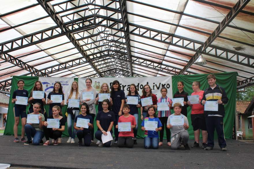 Os participantes da 1ª edição do Concurso de Poesia Estudantil de Candelária, em 2019