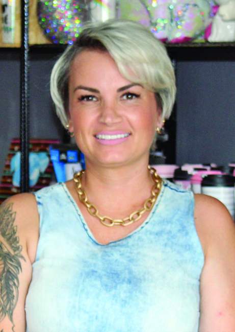 Ana Paula Costa Lawall, Ana Biju