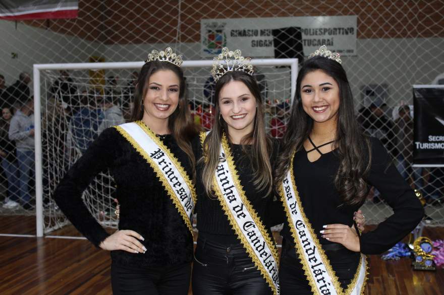 A Rainha Marina com as Princesas Gabriele e Priscila