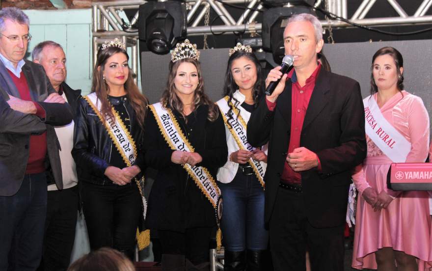 Solenidade de abertura contou com a presença de autoridades locais e do deputado Heitor Schuch