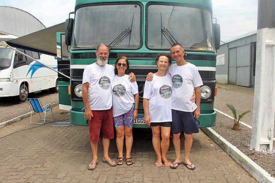 Os organizores do evento: Chico Som e a esposa Maria ao lado de Gerson e Rosane Larger 