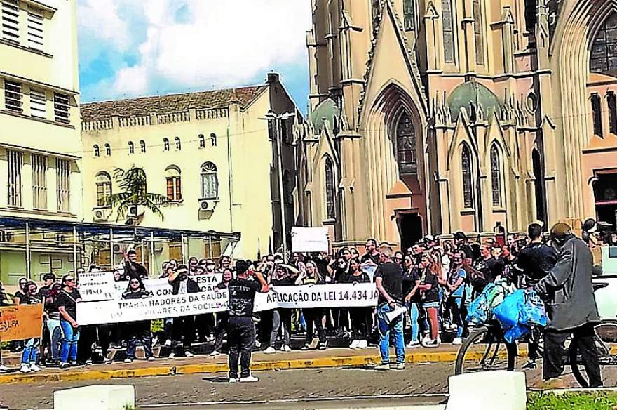 Manifestação em Santa Cruz do Sul reuniu profissionais da região no dia 7 de setembro
