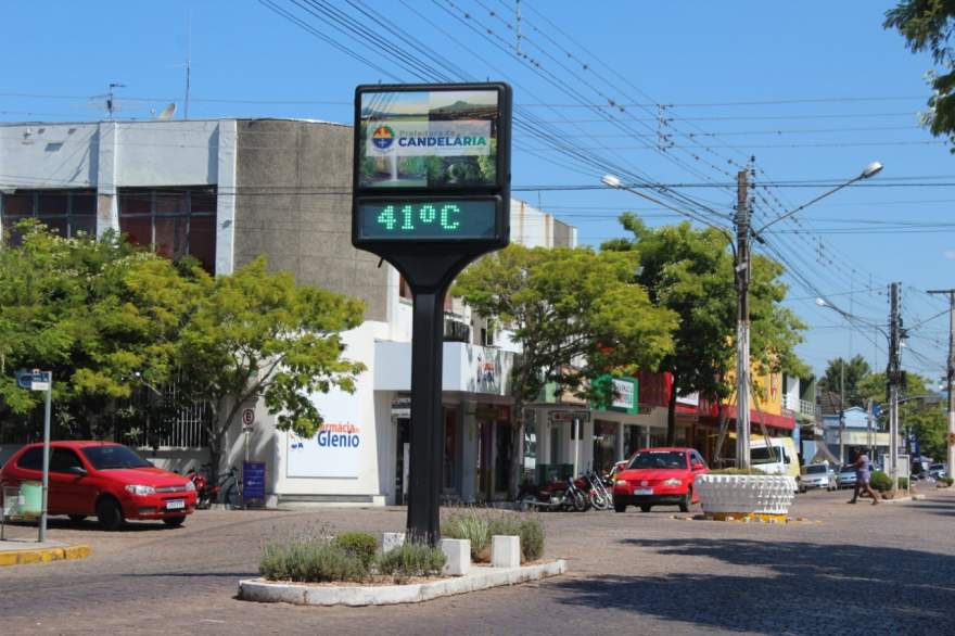 Na tarde de quinta, 13, painel do centro de Candelária registrou 41°