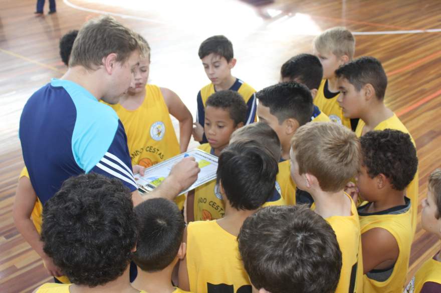 Núcleo da Escola Guia Lopes recebe orientações de Leonardo Ellwanger