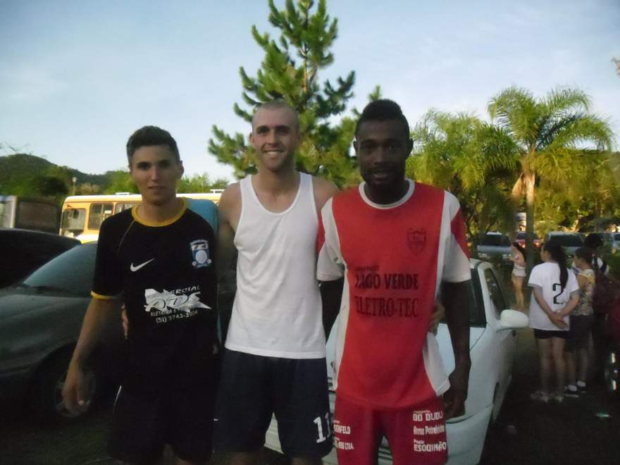 Os vencedores da rústica masculina 3.000m: Daniel (Roncador), campeão, Felipe (Fax. dos Porto) 2º e Maxsuel (V. Botucaraí) 3º