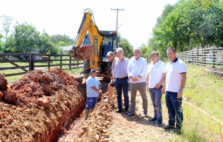 Prefeito Paulo Butzge e Rim estiveram conferindo as obras