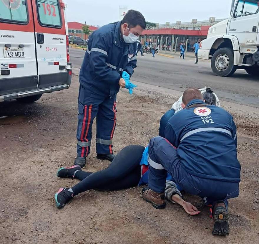 Motociclista foi encaminhada ao Hospital Candelária, mas apresentou apenas ferimentos leves