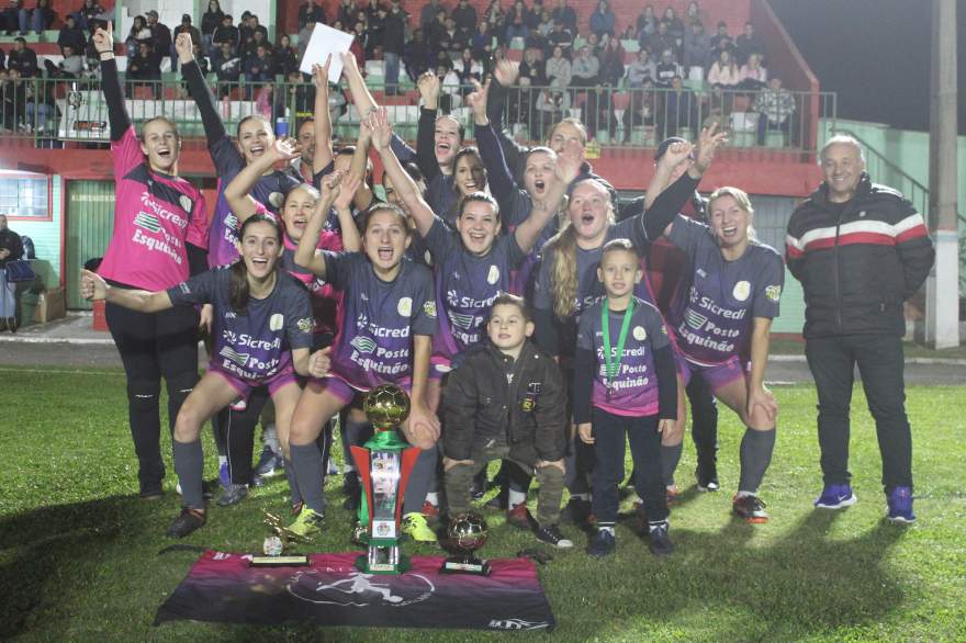 La Máfia foi o campeão no feminino