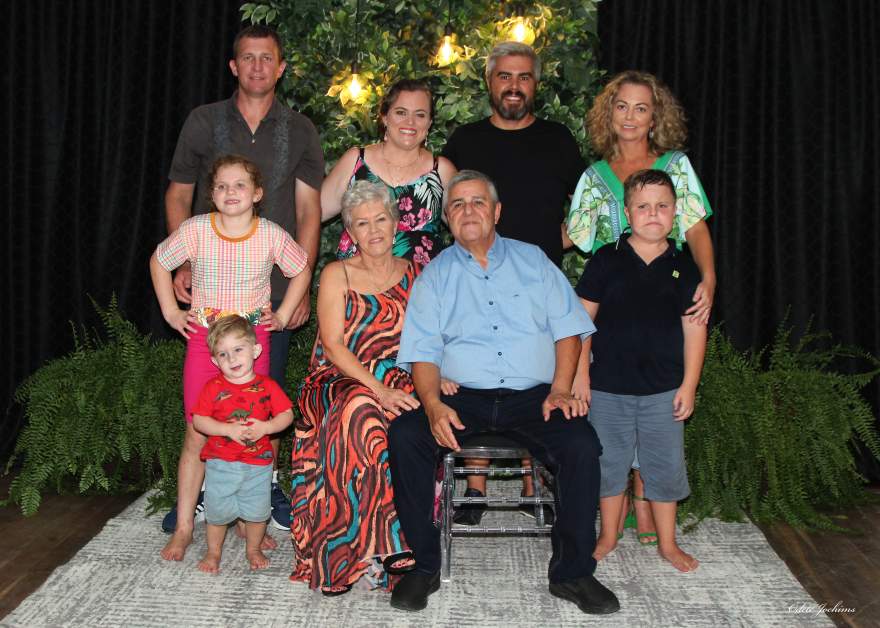 O aniversariante Glenio Pereira entre familiares