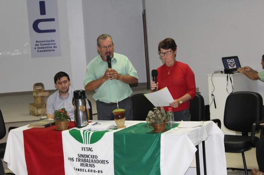 Resultado da eleição foi divulgado por Romilda de Oliveira Bernardy (à direita), da comissão eleitoral da entidade