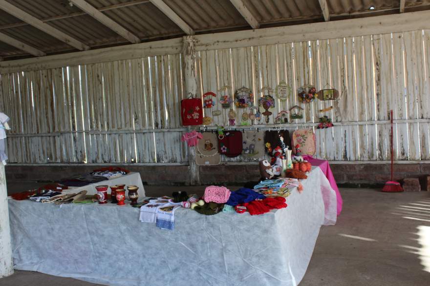 Grupos de artesanato expõe produtos