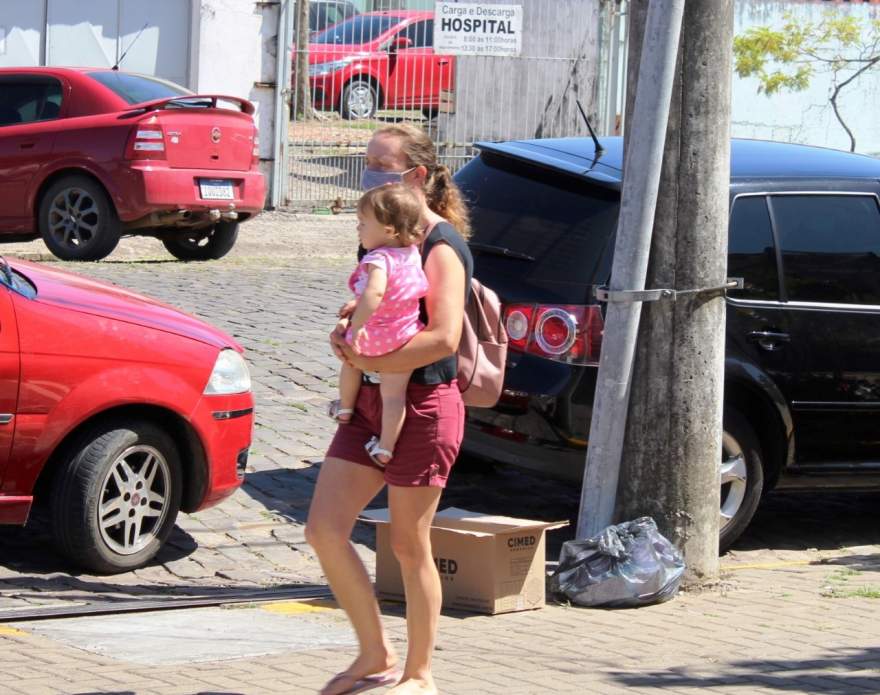 Governo estadual flexibilizou protocolos de prevenção, porém manteve o uso de máscara entre as regras obrigatórias 