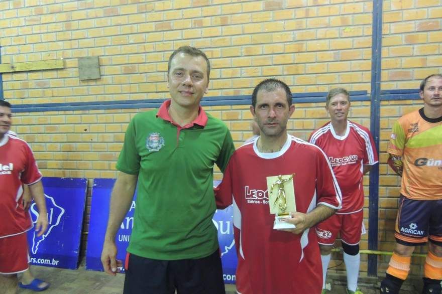 Daltro (D): goleador da categoria veterano 