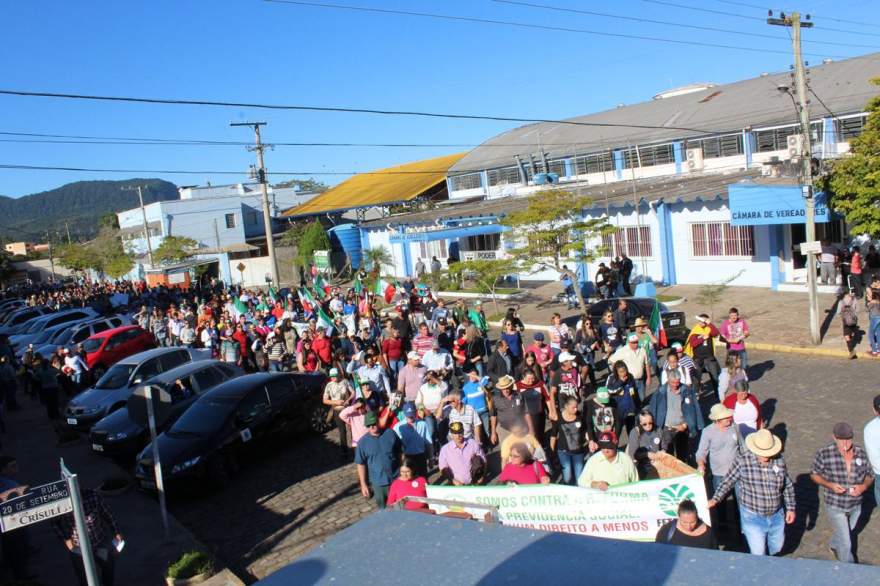 A manifestação em frente à Câmara Municipal