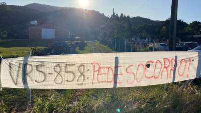 Moradores da Linha do Rio protestam pelas más condições da VRS-858  