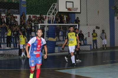 Em partida de muitos gols, Atlético vence equipe de Cruz Alta