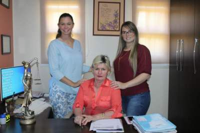 Rosane Marli Haubert da Silveira com as filhas Ginevra e Gabriele Haubert da Silveira