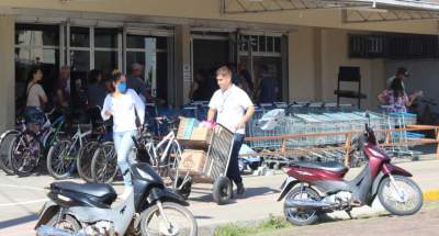 Efeitos do coronavírus: supermercados cheios e restaurantes com pouco movimento