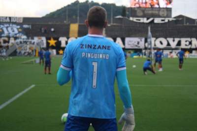 Goleiro Douglas fala sobre a homenagem ao amigo Pinguinho