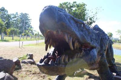 Réplica de dinossauro volta ao Parque de Eventos