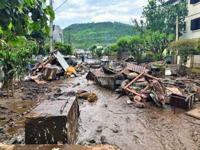 Comunidade se mobiliza em prol das vítimas das enchentes