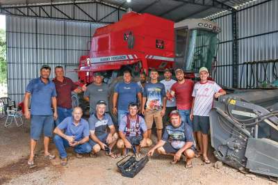 Sicredi promove curso de manutenção de colheitadeira