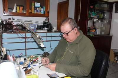 O proprietário Sérgio Borchhardt: consertos de óculos e relógios 