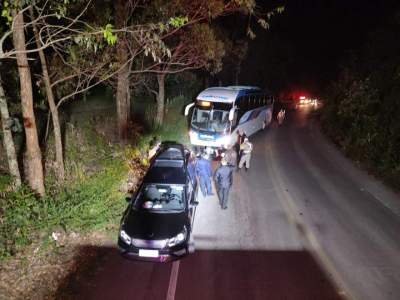 Uma pessoa morre em colisão entre motocicleta e ônibus na ERS-400