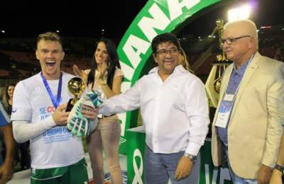 Prêmio foi entregue ao candelariense pelos dirigentes da Federação Baiana de Futebol