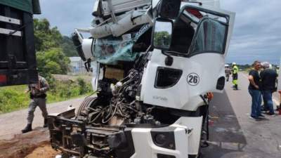 Acidente envolve dois caminhões na 287 