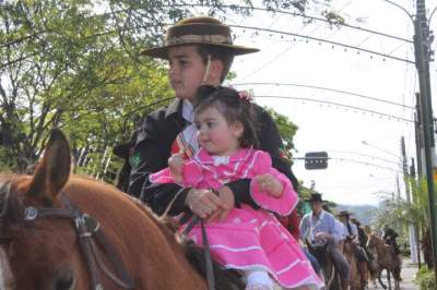 Desfile farroupilha comemora 20 de setembro em Candelária