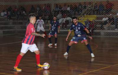 No final do jogo, a UJR usou um goleiro-linha, mas o Atlético seguiu se defendendo bem