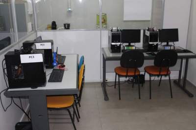 Múltipla Escolha dispõe de laboratório de informática para aulas online