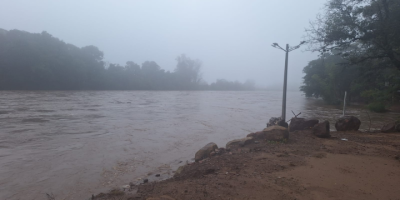Rio Pardo atinge 5,27 metros e Bombeiros mantêm alerta em Candelária