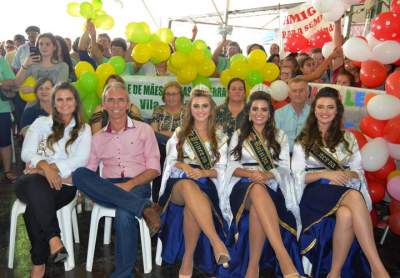 O prefeito Paulo Butzge, a primeira-dama Gabriela e as soberanas do município prestigiaram a realização