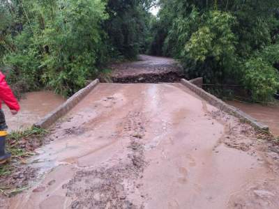Chuva causa danos em duas pontes no interior 