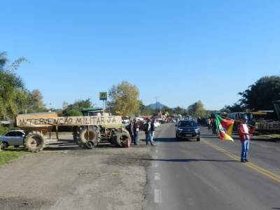 Em Candelária, protesto segue sendo realizado no km 138 da RSC 287