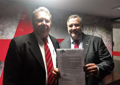 Projeto de ampliação foi entregue ao ministro-chefe da Secretaria de Comunicação Social, Paulo Pimenta | Foto: Divulgação / Folha de Candelária