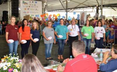 Parte das candidatas no último desfile coletivo