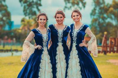 Paula Butzge, Bruna Flores Steil e Isabel Bohrer Porto as atuais Soberanas de Candelária