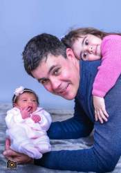 William Hoppe pai das pequenas Melissa e Hellen