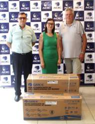 Cláudia Dummer, cliente do Supermercado Wollmann e moradora do Nova Germânia, ganhou um ar-condicionado