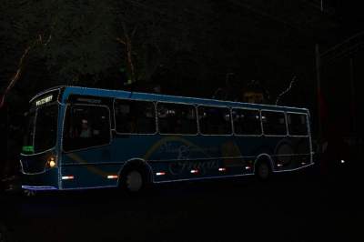 Ônibus Luz nas imediações da praça