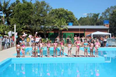 Evento acontece a beira da piscina no Balneário Pinus Park, no domingo.