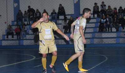 Coelho comemora um de seus gols na vitória da Semal
