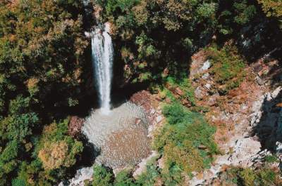 Imagen aérea da Cascata da Ferradura (Foto: Maurício Thomsen) 