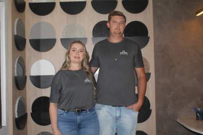 Os proprietários Luciane Butzke Gass e Jurgan Alex Gass 