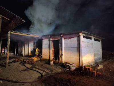 Estufa carregada de tabaco pega fogo na Vila Passa Sete 
